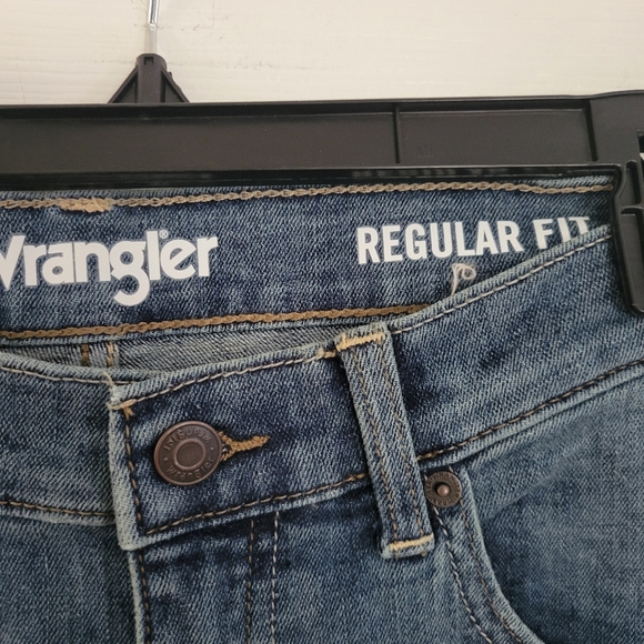 Wrangler 30 x 30 Rugged Wear Jeans - Picture 2 of 4